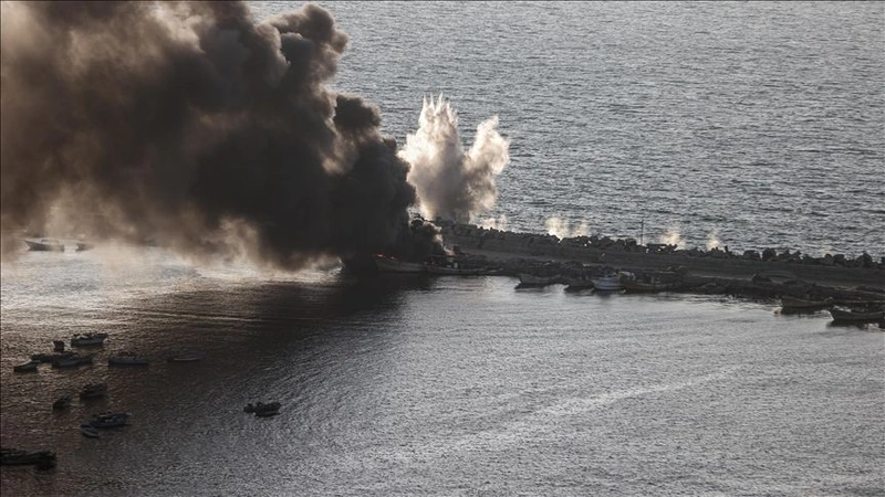 Deniz, hava ve kara! Her şeyi bombaladılar! 