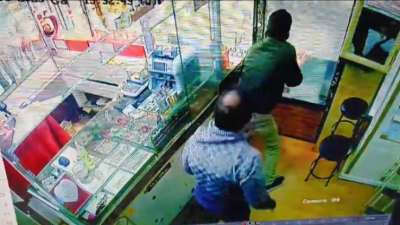 Bursa'da oyuncak silahla kuyumcu soymaya kalktı, bakın ne oldu!