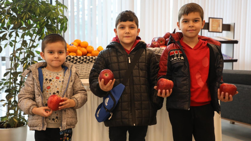 İnegöl'de nöbetçi kütüphanelerde bol vitaminli ikram