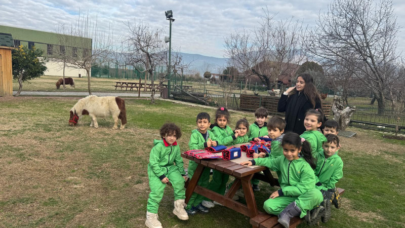 Bu okulun minikleri reçel yapıp satıyor…