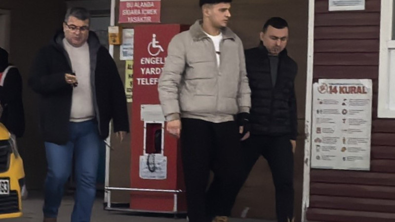 Bursa'da kavga edenler değil ayırmaya çalışan hastanelik oldu!