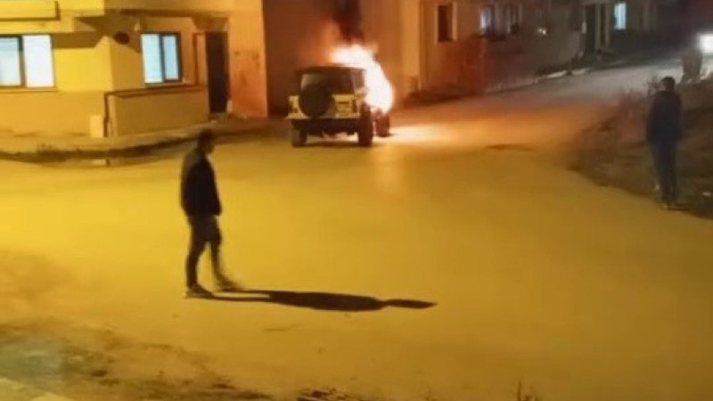 Bursa'da lüks cip alev alev yandı!