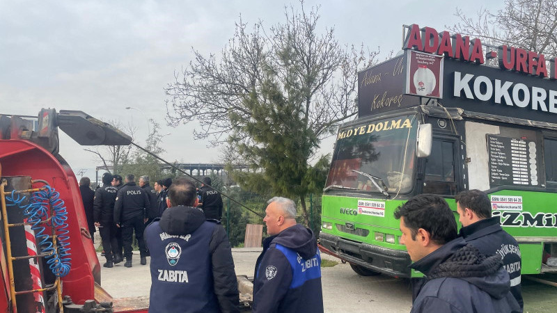 Bursa'da kaldırım işgali yapan 'lokanta minibüslere' operasyon!
