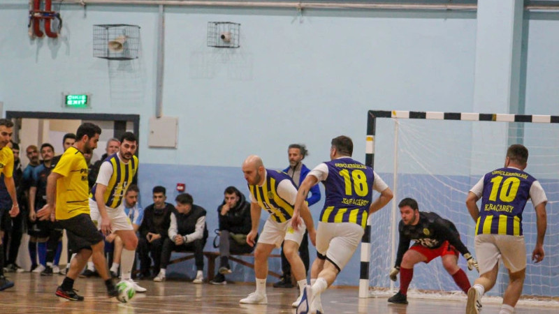 Karacabey'de Futsal Turnuvası tüm heyecanıyla sürüyor