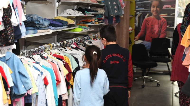 Çocukların bayramlıkları Osmangazi Belediyesi’nden