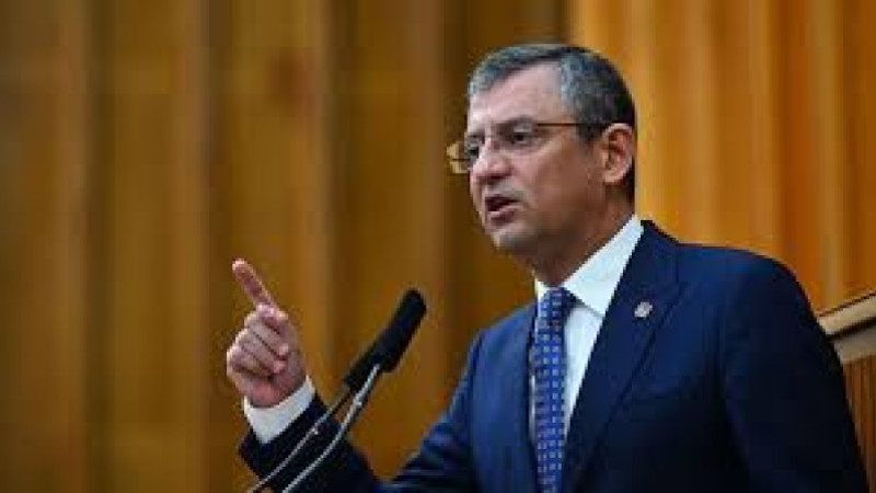 Özgür Özel'den İBB'ye kayyum için o ismi işaret etti!
