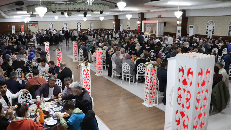 Bursa'da Gümüşhaneliler iftarına yoğun ilgi