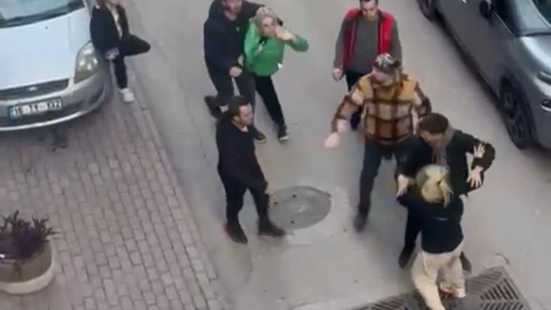 Bursa'da kadınlar birbirine girdi, mahalleli zor ayırdı