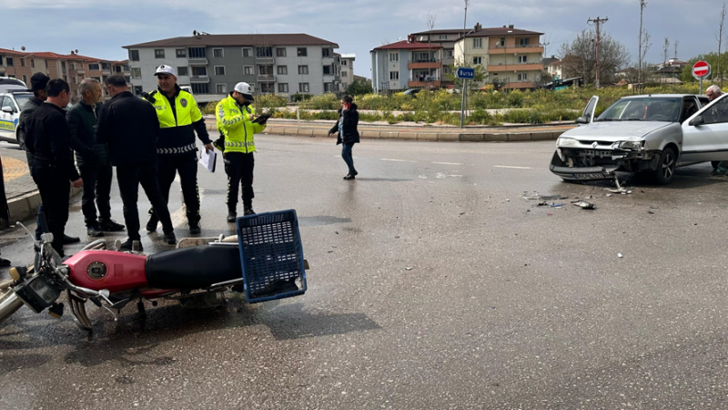İznik'te otomobil ile motosiklet çarpıştı:1 yaralı