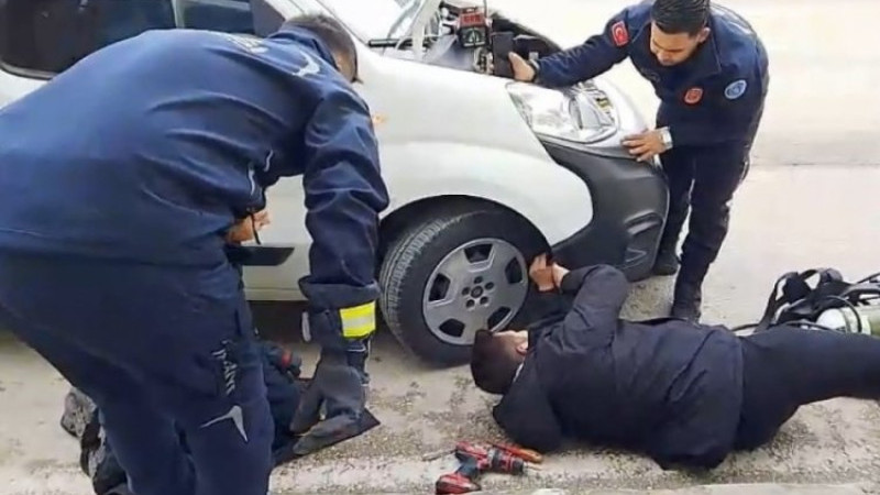 Bursa'da aracını durdu, motordan gelen ses şoke etti!