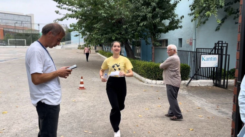 YKS'de dakikalarla yarış film sahnesini aratmadı 1 dakika kala böyle yetişti