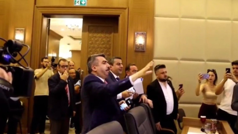 Bursa Büyükşehir Meclisi'nde gerginlik