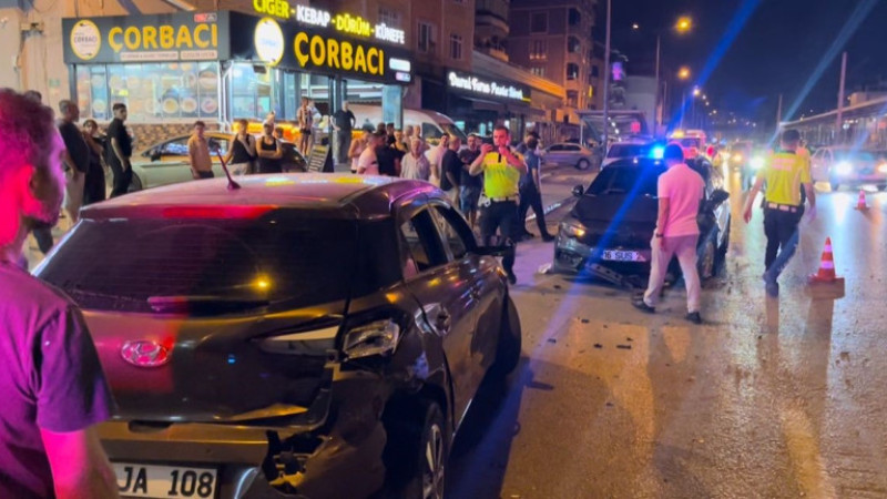 Bursa'da alkollü sürücü makas atarken kaza yaptı: 2 yaralı
