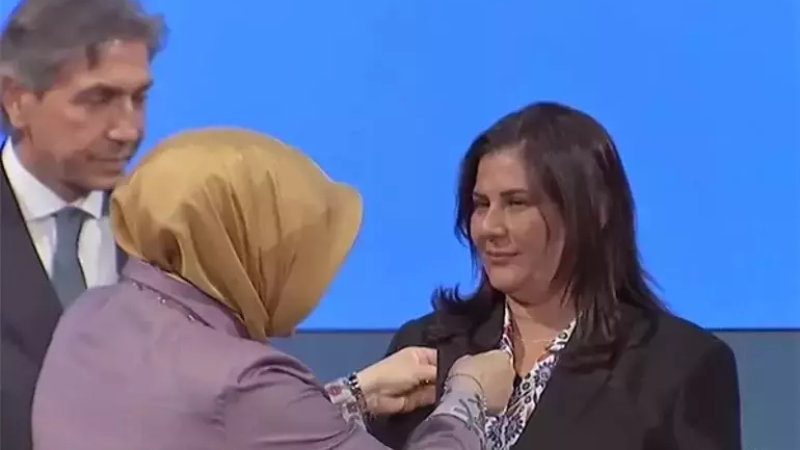 Özlem Çerçioğlu Ak Parti'de!
