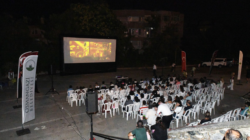 Osmangazi’de yaz akşamları sinema ile şenleniyor