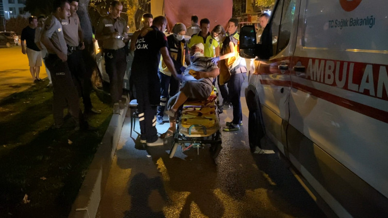 Bursa'da otomobil kamyonete çarptı, sürücüsü yaralandı