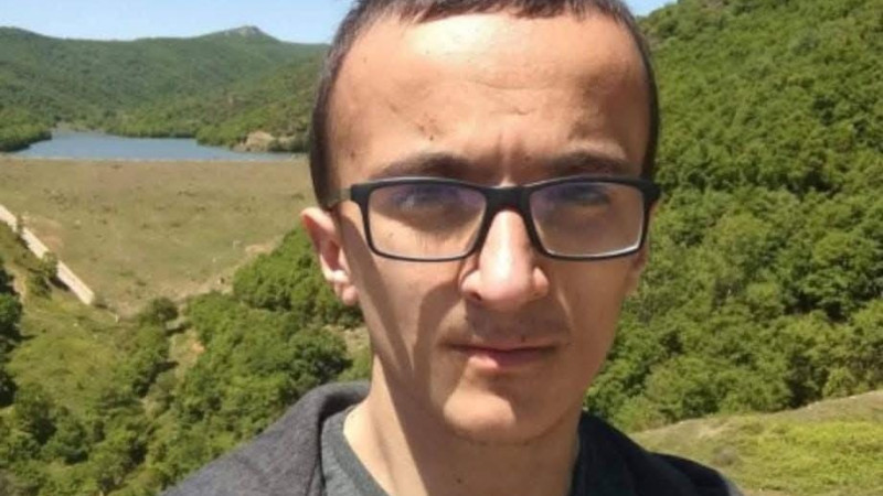 Bursa’da dehşet: 23 yaşındaki genç başı çekyatın altında ölü bulundu