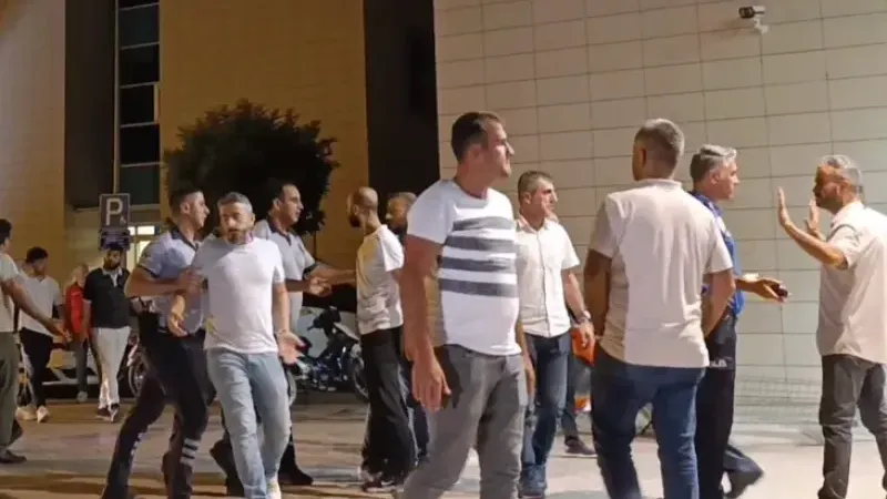 Tarlada iki grup arasında patates kavgası
