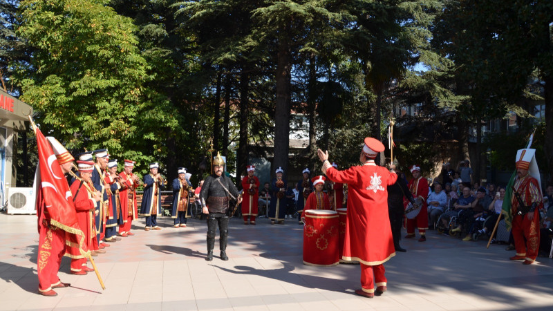Bursa'da hastalar mehter takımı ile moral buldu