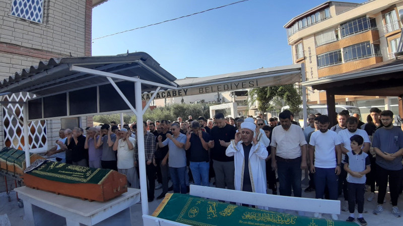 Yangında hayatını kaybeden 3 kişi gözyaşları arasında toprağa verildi