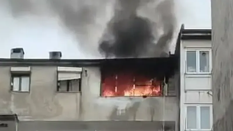 Bursa'da 4 katlı apartmanda çıkan yangın panik yaşattı