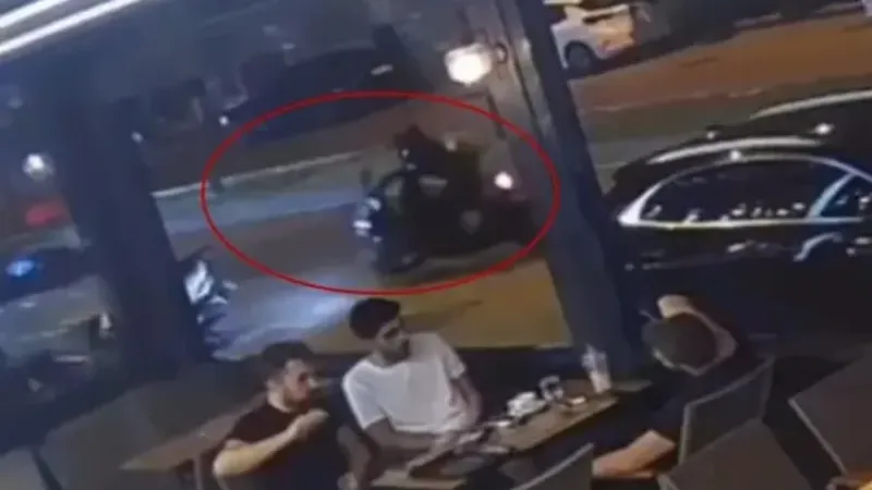 Kontrolden çıkan motosikletin kadın sürücüsü savruldu