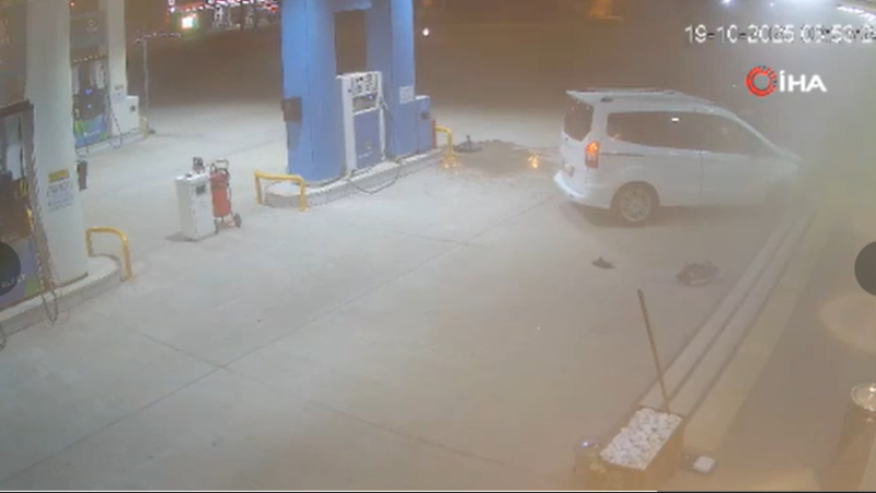 Ticari araç benzin istasyonuna daldı!