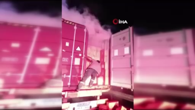 Makarna yüklü tır alev aldı