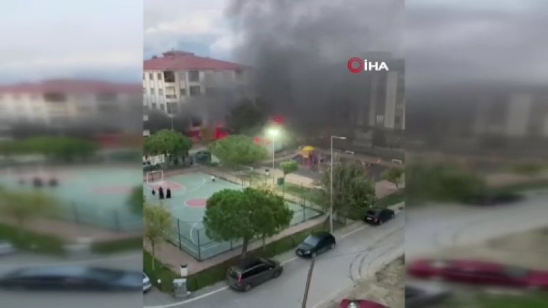Otoparkta alev alev yandı,mahalle ayağa kalktı