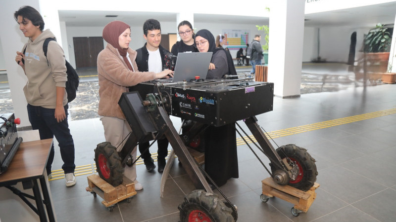 Teknoloji tutkunları BTÜ Robot Günleri'nde buluştu