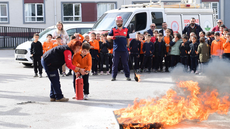 Osmangazi Belediyesi’nden çocuklara afet eğitimi: Deprem ve yangın tatbikatı yapıldı