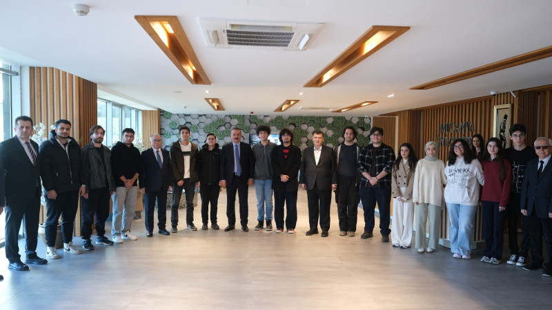 Faruk Çelik’ten gençlere öğüt: “Bilgiyle donanın, sorumluluk almaktan çekinmeyin”