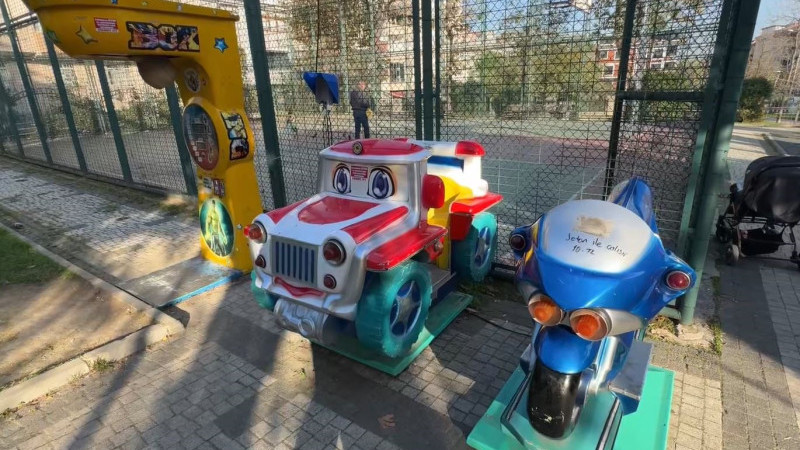 4 çocuk parkta oynarken elektrik akımına kapıldı...