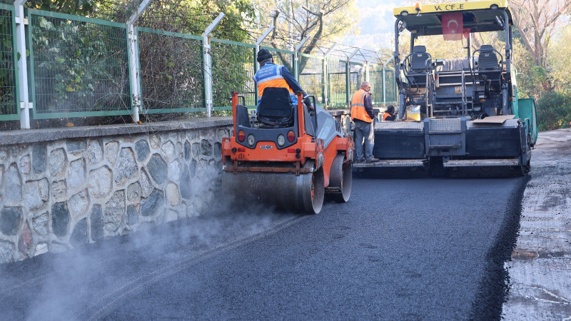 Osmangazi’de bozuk yollara neşter: 250 ton asfaltla yenilendi