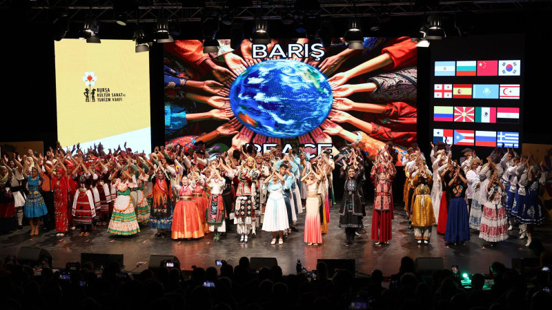 Şimdi Karagöz Halk Dansları zamanı... 