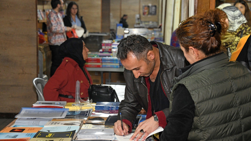 Osmangazi'de bir ilk : Bu kitap fuarı çok beğenildi...