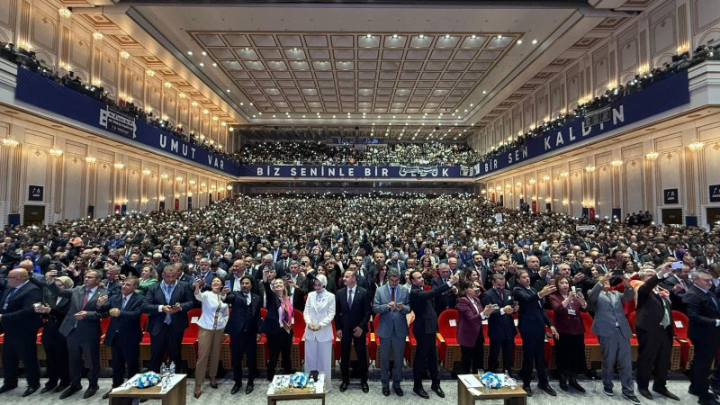 Anahtar Parti'den 1. yılında gövde gösterisi