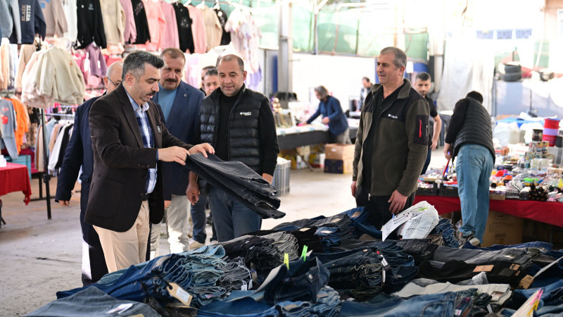 Oktay Başkan pazar esnafıyla buluştu