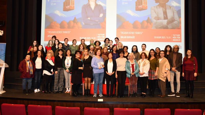 Dünya yazarları Bursa’da edebiyatseverlerle bir araya geldi