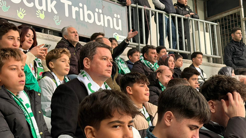 Osmangazili çocuklar Bursaspor'u Başkan Aydınla tribünden izledi