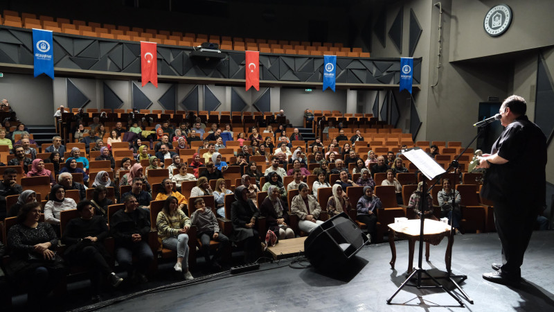 Yıldırım Belediyesi 80’li ve 90’lı yılları sahneye taşıdı