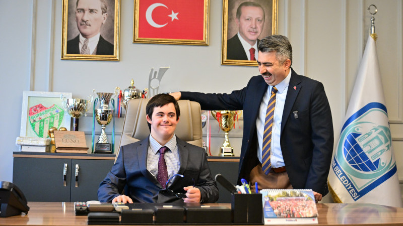 Başkan Yılmaz Engelliler Günü'nde koltuğunu devretti