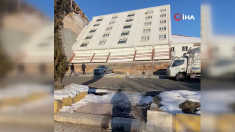 Bina yan yattı, camları bile kırılmadı