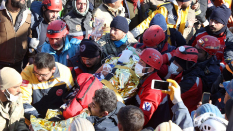 Nurdağı'nda 133 saat sonra 13 yaşındaki Esma sağ kurtarıldı