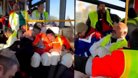 Enkaz başında yorgunluğunu unutan ekiplerin yürek ısıtan görüntüleri