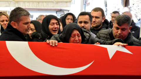 Deprem şehidine son görev