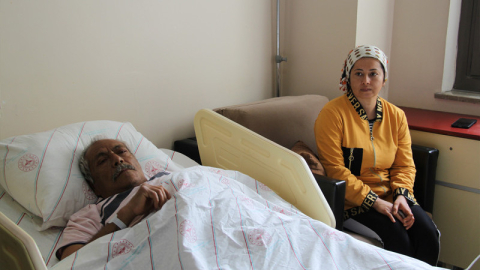 Depremden sağ kurtulan kadın: 'Şiddetli deprem bizi yataktan attı'