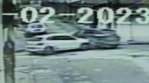 Bursa'da otomobillerin kazası kamerada; 3 yaralı