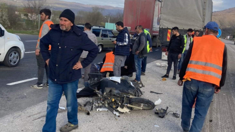 Kamyonetin çarptığı motosiklet sürücüsü hayatını kaybetti