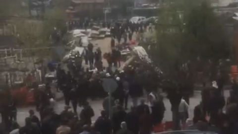 Bursa'da kaçak bina yıkımında ortalık karıştı